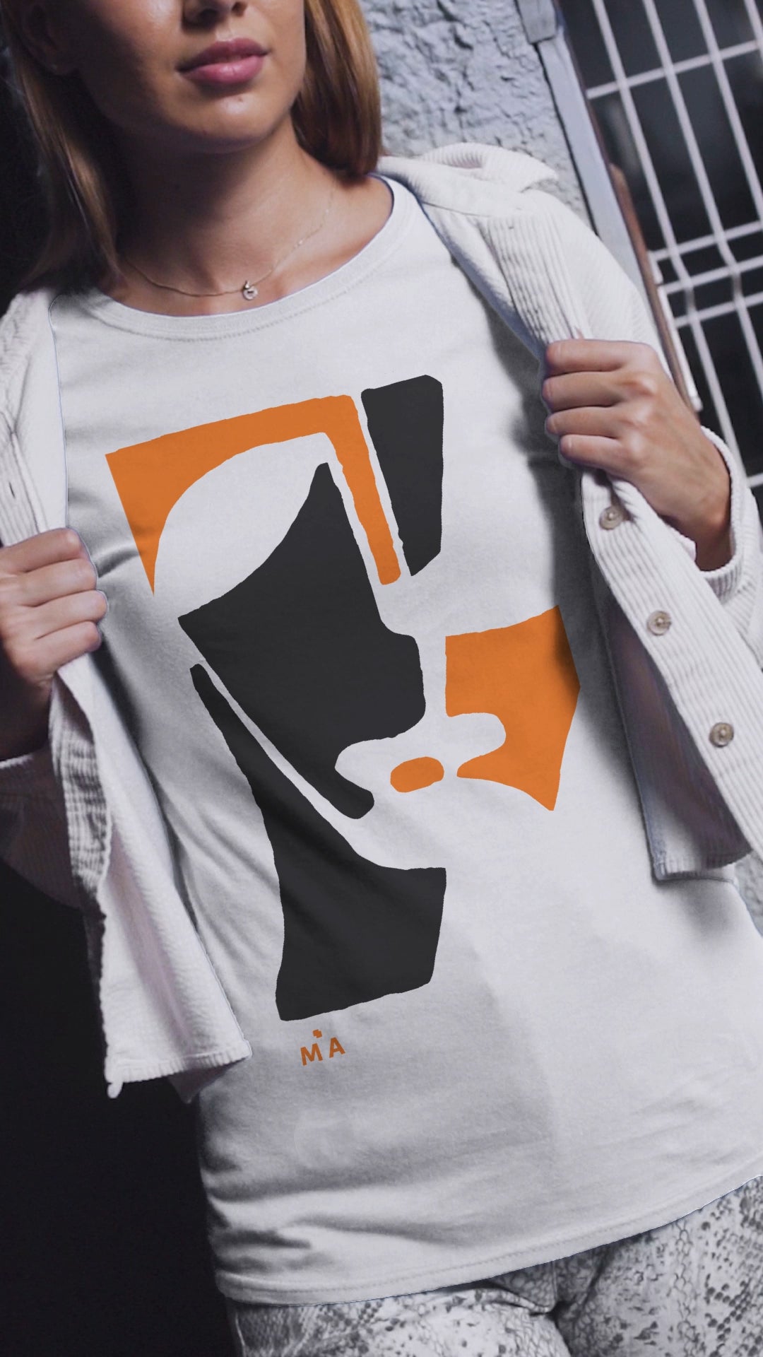 Abstract T-Shirt XT5 in Black or White